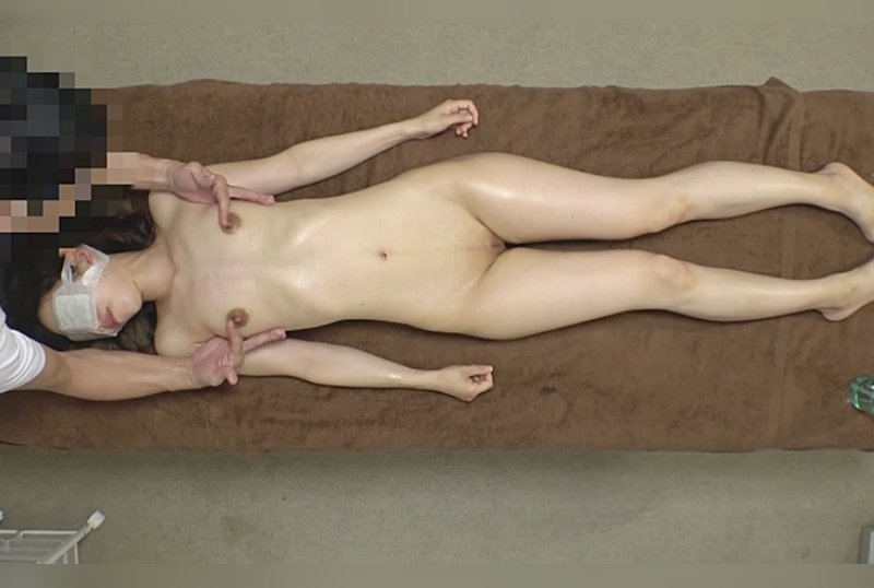 FC2PPV 3966498 [No/Mufufu Bonus Available] A Slender Beauty With Small Breasts With Outstanding Luster! When Her Sensitive Nipples And Pussy Are Attacked With Fingers, Instruments, And Tongue, And She Shows Her Erotic Pant Movements, The Therapist Is Also Aroused By His Lewdness And Goes To SP.