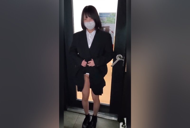 FC2PPV 3367803 [Caution] (Currently) Mio-Chan. Going To High School With No Panties. While Confused By Her First Meat Stick, At The End A Large Amount Of Sperm Is Bukkake On Her Uniform.