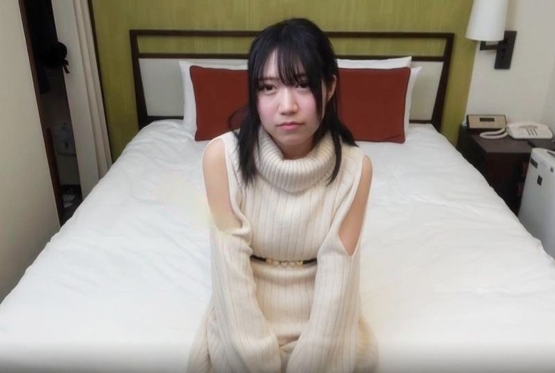FC2PPV 3103366 Bruise And Cute JD Momoka-Chan Is 4P! She Came Without Knowing Anything And Was Played With By 3 Men And Made Vaginal Cum Shot 3 Times In A Row.