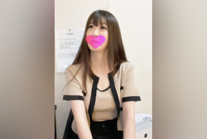 FC2PPV 3039227 Yuzuki, Who Works At A Major Department Store And Has Experience Working At A Men’s Esthetic Salon, Is 27 Years Old.